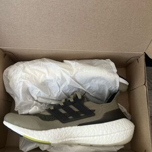 Adidas ultra boost 22 men’s size 11